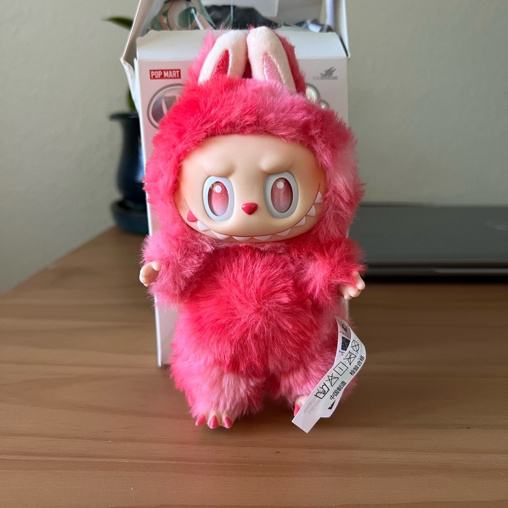 Labubu Big Into Energy - Love